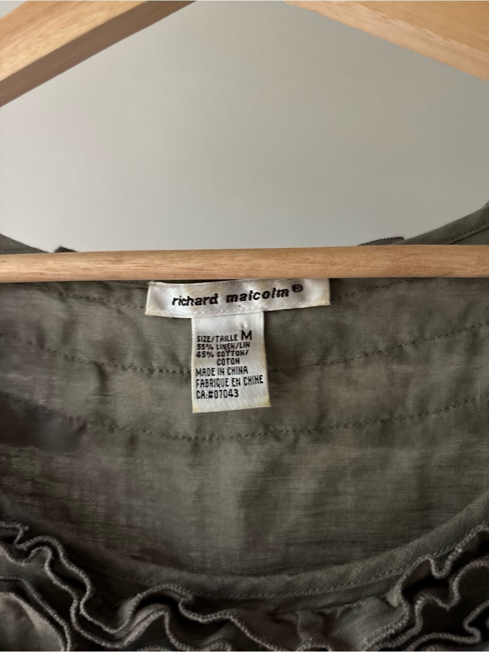 Y2K Linen Top with Ruffled Neckline - Picture 2 of 5